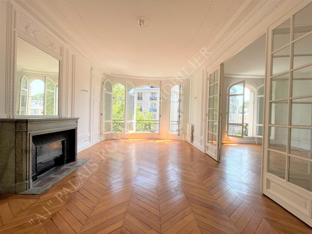 Paris 6ème – Sèvres Babylone - Jardin du Luxembourg 
Location Vide - 5 pièces - 182 m² loi Carrez  
Double réception - 3 chambres
Immeuble de grand standing - Ascenseur
