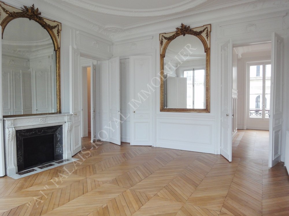 PARIS 1er - LOUVRE
LOCATION VIDE
APPARTEMENT DE GRAND  STANDING
Réceptions  + 3 chambres
5 PIÈCES – 179 m² - PARFAIT ÉTAT
