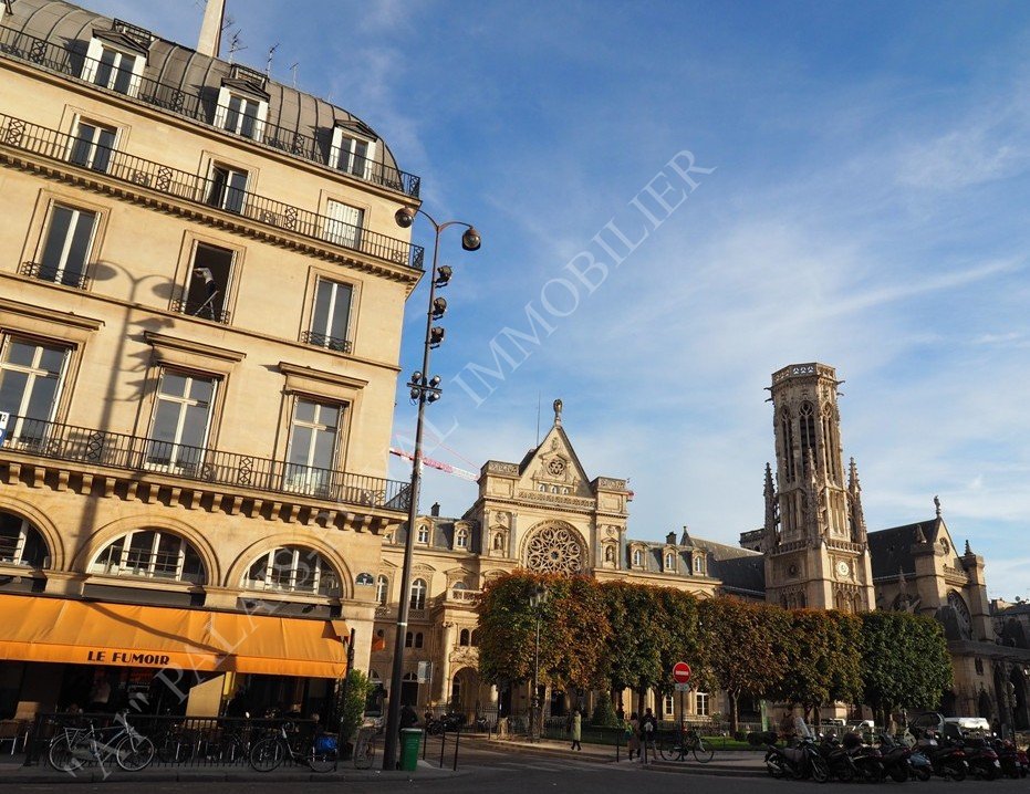 PARIS 1ER – EXCEPTIONNEL 
SAINT-GERMAIN L’AUXERROIS
LOCATION MEUBLÉE 
VUE DÉGAGÉE SUR LE LOUVRE
IMMEUBLE XIXème –PDT- STANDING
APPARTEMENT 4/5 PIÈCES
