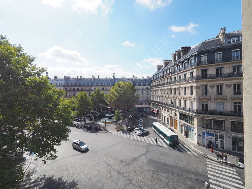 PARIS 1er - COMÉDIE FRANÇAISE
VUE SUR PLACE ET SANS VIS À VIS
LOCATION VIDE - 3/4 PIÈCES DE GRAND STANDING - ASCENSEUR - RÉNOVATION COMPLÈTE
