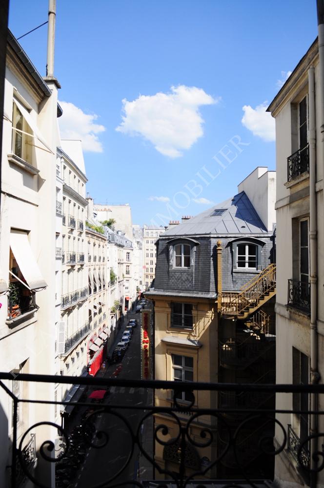 PARIS 1ER – LOCATION MEUBLÉE
DÉJÀ LOUÉ
IMMEUBLE XVIIème SIÈCLE
3/4 PIÈCES TRAVERSANT
VUE SUR THÉÂTRE DU PALAIS-ROYAL