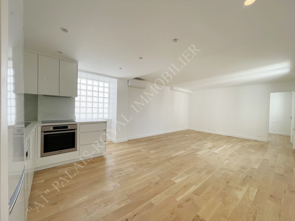 Paris 1er - Rue Sainte-Anne / Comédie Française
Location Vide - Résidence secondaire ou bail société
Appartement 78 m² - 3 pièces cuisine + 2 s. d’eau/wc
Immeuble Standing - 6è étage ascenseur - Refait à neuf
