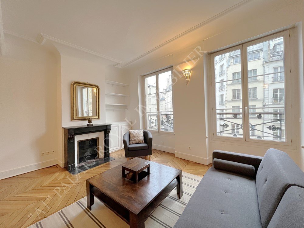 Paris 2ème - Strasbourg - Saint-Denis
Au 2ème étage sans ascenseur - 2 pièces traversant
Grand séjour 34 m² - Orientation plein ouest
Entièrement équipé - Chambre sur cour