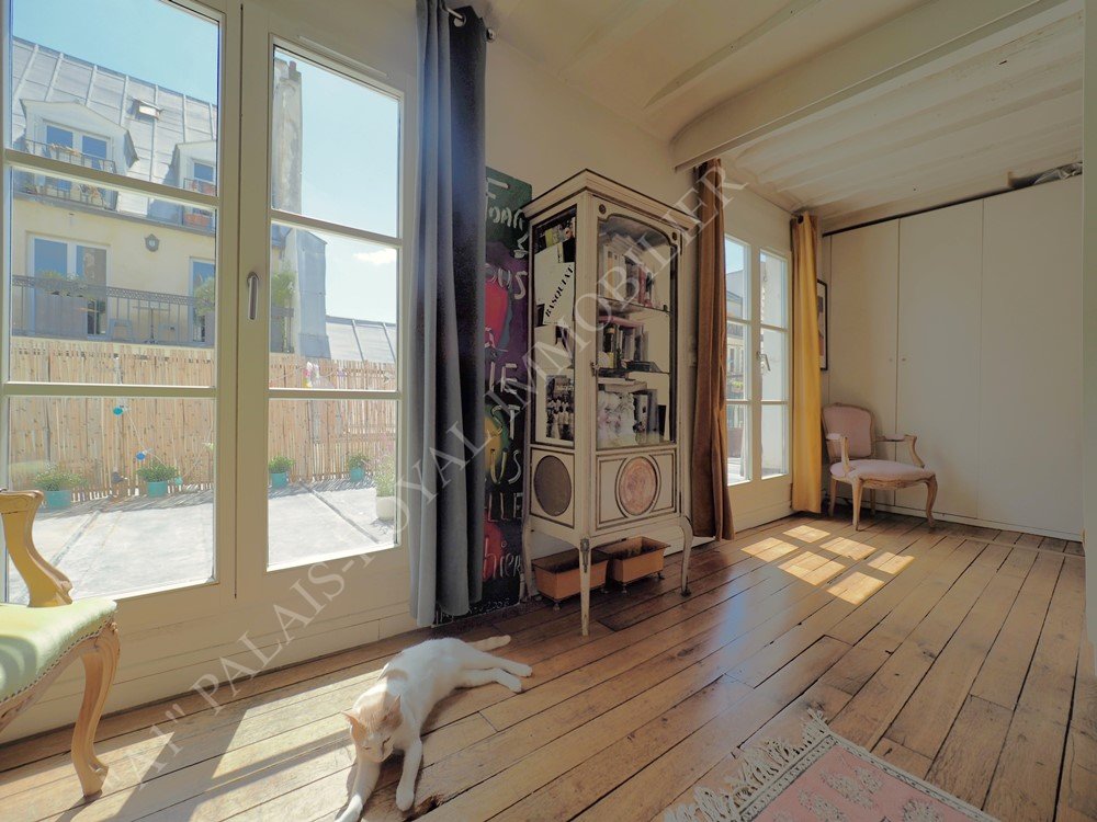 Paris 2ème - Bourse / Sentier - Location meublée
Charmant 2 pièces - 4ème étage sans ascenseur
Terrasse de plain pied - Orientation sud-ouest
Immeuble XIXème siècle - Bon état général