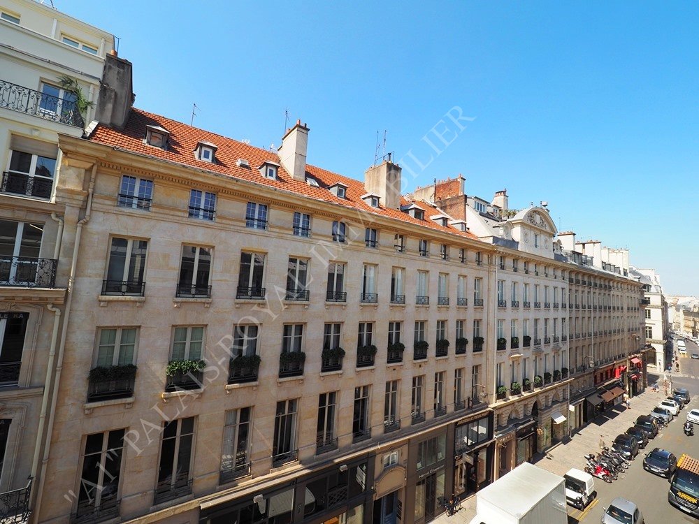 Paris 1er - Saint-honoré / Vendôme 
Dans bel Immeuble XVIIIe en pierre de taille Location vide - 4 pièces principales - 3 chambres Traversant - Prestations contemporaines