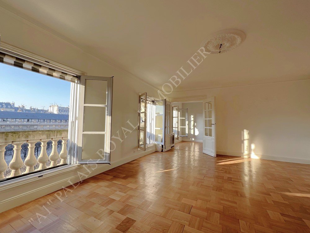 Paris 1er - Palais-Royal
Location Vide - Résidence secondaire
Appartement d’exception - Vue panoramique sur jardin
3 portes-fenêtres sur balcon filant - Plein soleil

