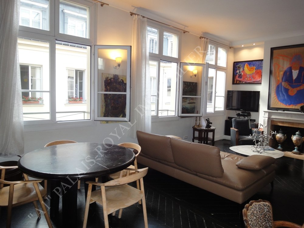 PARIS 2ÈME – PRÈS SQUARE LOUVOIS 
BEL IMMEUBLE XVIIIème - ASCENSEUR
4ème et 5ème ÉTAGES 
COMME UNE MAISON - BEAU DUPLEX 
CALME – PLEIN SOLEIL

