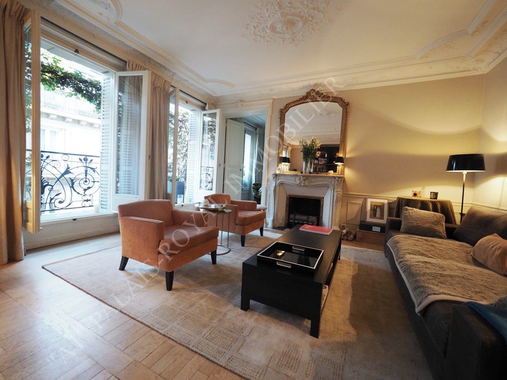 PARIS 1ER –  PALAIS ROYAL / SAINTE-ANNE
APPARTEMENT D’EXCEPTION - BALCON FILANT
IMMEUBLE PIERRE DE TAILLE - 4ème ÉTAGE ASCENSEUR 
4 PIÈCES TRAVERSANT - PARFAIT ÉTAT

