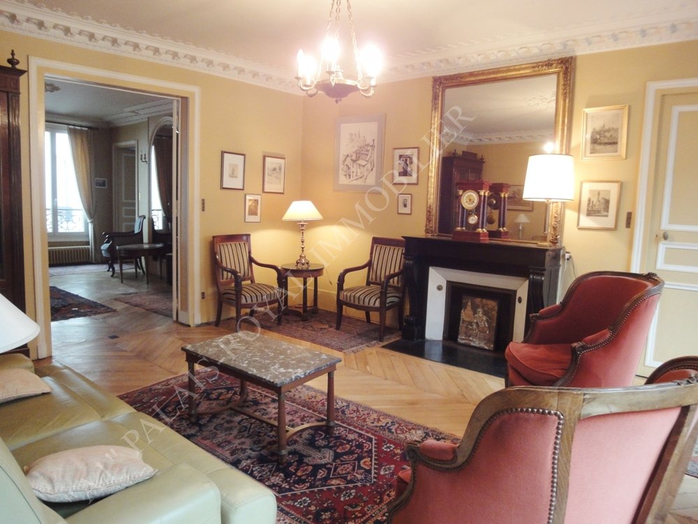 PARIS 1er – Immeuble début XIXème siècle
TUILERIES - MARCHÉ ST-HONORÉ
4ème étage – ASCENSEUR 
APPARTEMENT TRAVERSANT – 129 m²
PARQUETS – MOULURES - CHEMINÉE

