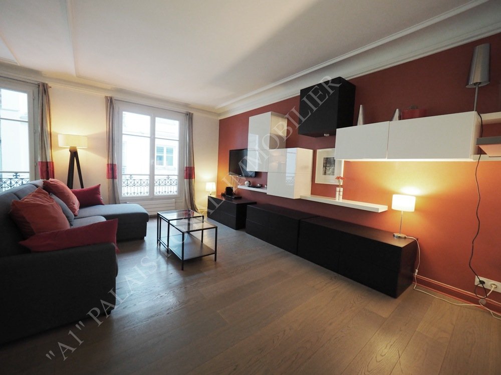 PARIS 2ÈME – QUARTIER MONTORGUEIL
IMMEUBLE PIERRE DE TAILLE - ASCENSEUR - GARDIEN 
APPARTEMENT 3/4 PIÈCES
SUR LARGES COURS - CALME & ENSOLEILLÉ

