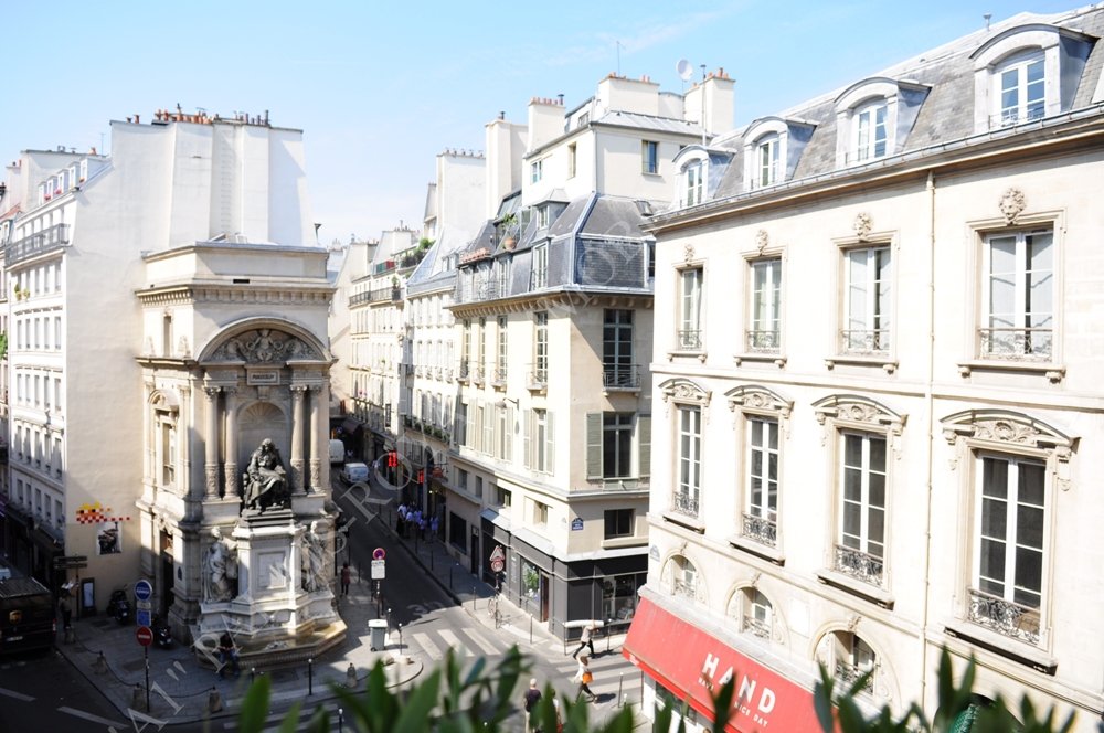 PARIS 1ER - RAREPALAIS-ROYAL / MONTPENSIERBEL IMMEUBLE XVIIème - ASCENSEURAPPARTEMENT TRAVERSANT  134 m² SUPERBE CLASSIQUE – HSP : 3,70 mTRIPLE EXPOSITION – VUES DÉGAGÉES#