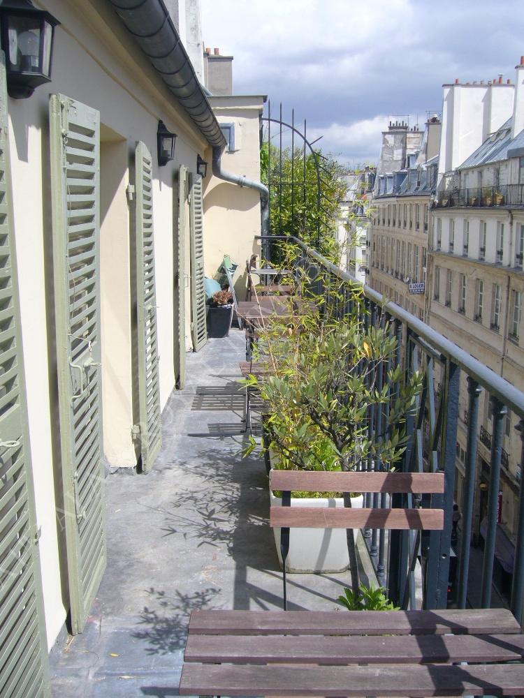 VENDU
PARIS 2ÈME
PETITS-CHAMPS
APPARTEMENT DE CHARME ET DE CARACTERE
AVEC BALCON / TERRASSE
IDÉAL PIED À TERRE