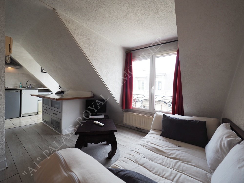 PARIS 2ème -  BOURSE / OPÉRA COMIQUE
CHARMANT 2 PIÈCES EN DERNIERS ÉTAGES
DUPLEX (7e+8e) AVEC ASCENSEUR
VUE DÉGAGÉE PLEIN CIEL - IDÉAL PIED À TERRE

