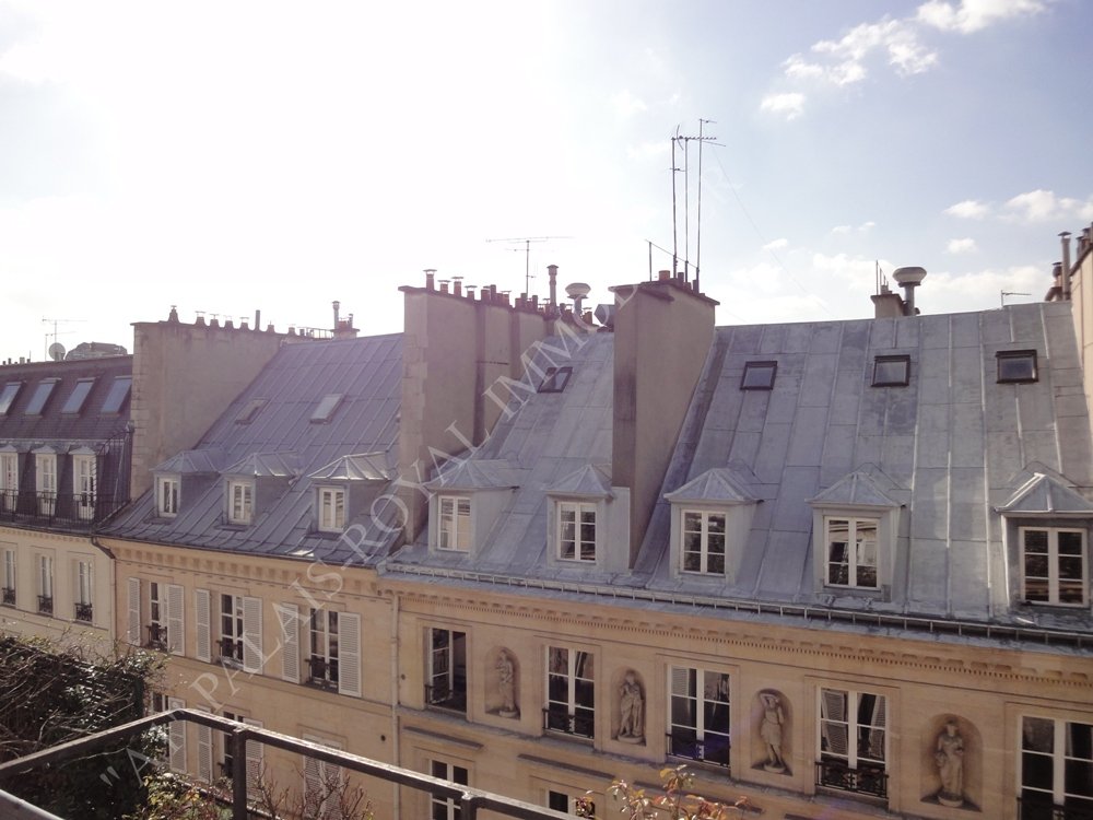 PARIS 1ER – À DEUX PAS DES TUILERIES 
IMMMEUBLE PDT STANDING - ASCENSEUR 
RARE - CHARMANT 3 PIÈCES À RÉNOVER
PLEIN SUD - JOLIE VUE SUR TOITS ET CIEL
