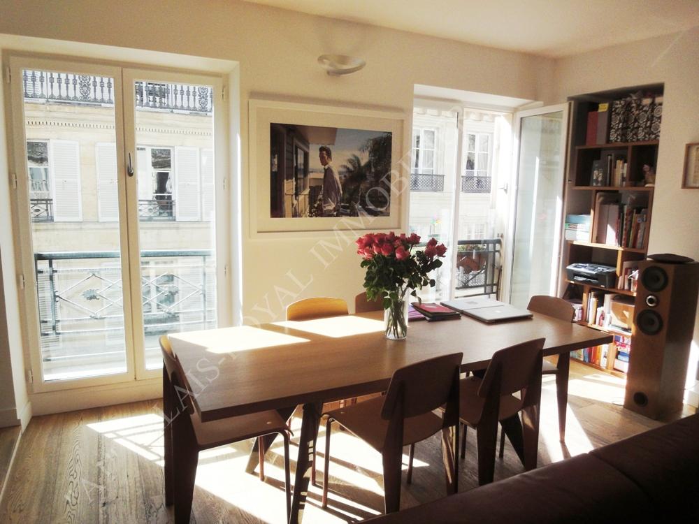 VENDU
PARIS 1ER - PRÈS PALAIS-ROYAL
APPARTEMENT FAMILIAL PLEIN SOLEIL
Imm. XIXème - ÉTAGE ÉLEVÉ - ASCENSEUR
RÉNOVATION DE QUALITÉ PAR ARCHITECTE
EXCELLENT PLAN – 4 CHAMBRES