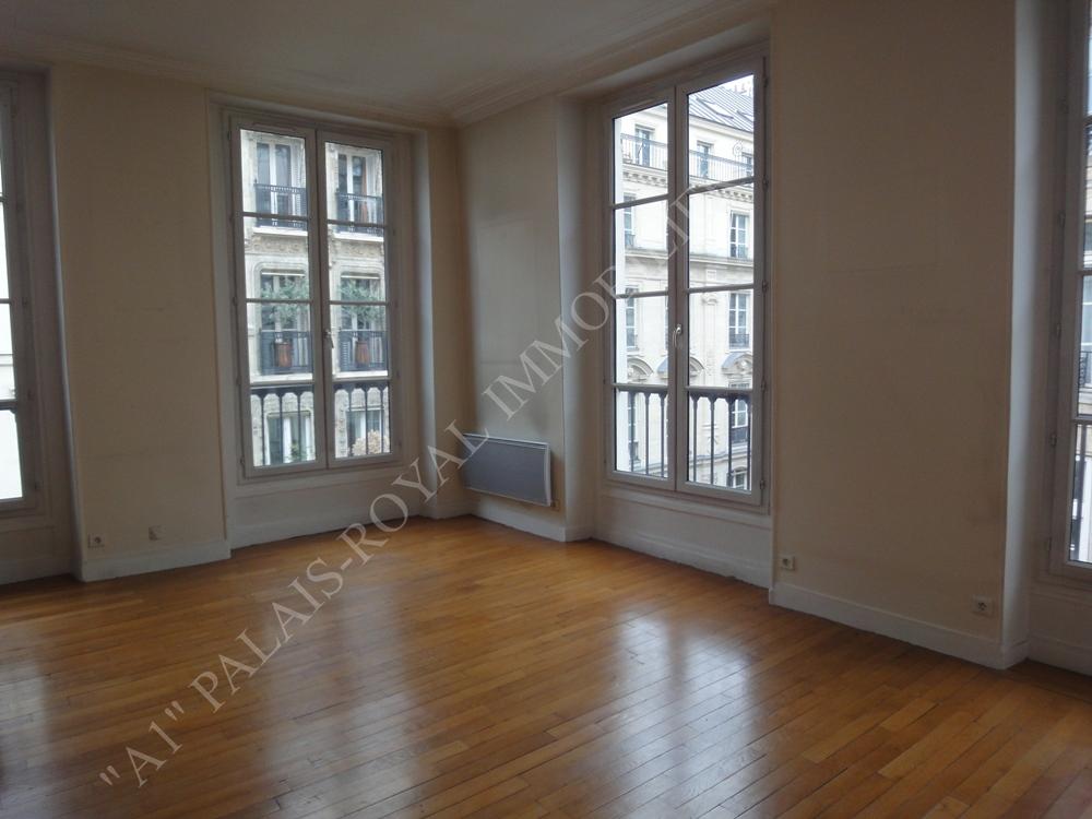 VENDU
PARIS 1ER
PETITS-CHAMPS / OPÉRA
DANS IMMEUBLE ANCIEN XVIIIème
APPARTEMENT D’ANGLE
7 FENÊTRES SUR RUE