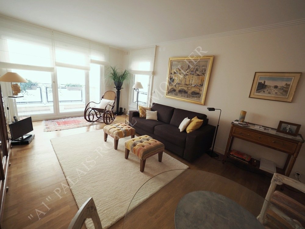 PARIS 1ER - SAINT-HONORÉ - COMÉDIE FRANÇAISE
AU CALME SUR COUR JARDIN
SPACIEUX 2 PIÈCES AVEC BALCON PLEIN OUEST
IMMEUBLE GRAND STANDING - ASCENSEUR 