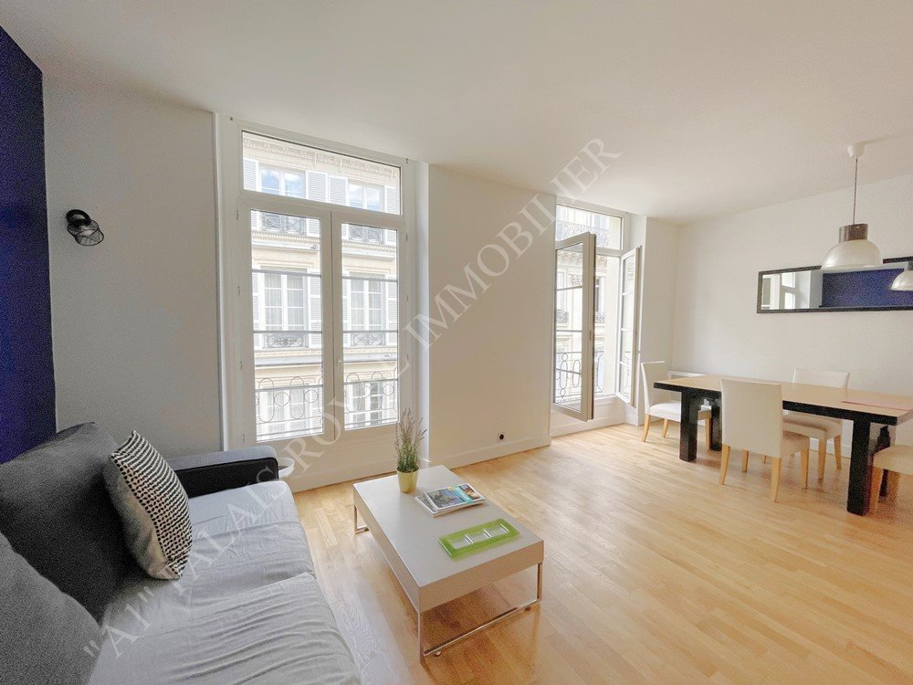 Paris 1er – Danielle Casanova - Vendôme
Appartement traversant - 60 m² - 3ème étage
3 pièces : Beau séjour + bureau + chambre
Rénovation et prestations récentes
