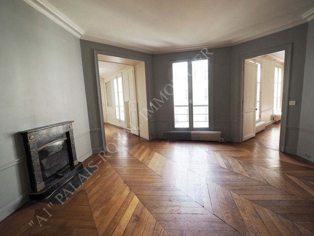 PARIS 1ER 
A COTÉ DU JARDIN DES TUILERIES
BEL IMMEUBLE PDT – 5ème étage Ascenseur 
APPARTEMENT CLASSIQUE 82 m²
DE RÉCEPTION ET/OU FAMILIAL
