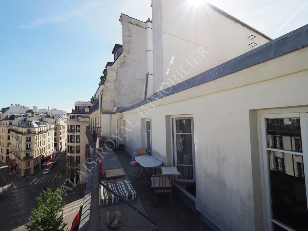 PARIS 2ème – MONTMARTRE/BOURSE
BEL IMMEUBLE  XIXème 
APPARTEMENT ATYPIQUE
BEAUCOUP DE CHARME
TERRASSE - DERNIERS ÉTAGES
