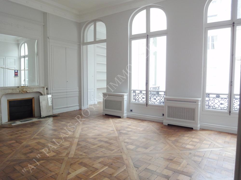 VENDU
EXCEPTIONNEL
À DEUX PAS DU PALAIS-ROYAL
SUPERBE APPARTEMENT DE RÉCEPTION
Parquets Versailles - 4m s/plafond
Rénovation complète