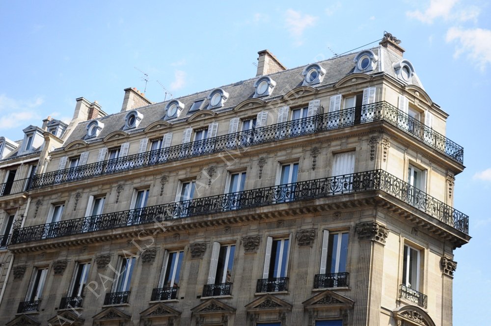 PARIS 1ER – PYRAMIDES
IMMEUBLE PDT STANDING - ASCENSEUR
VENTE APPARTEMENT OCCUPÉ
(locataire âgée de 93 ans)
BELLE RÉCEPTION – 2 CHAMBRES - BALCONS FILANTS 
