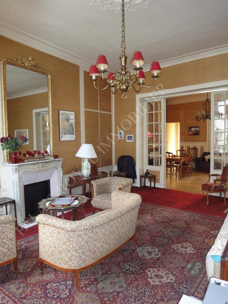 VENDU
PARIS 1ER
LOUVRE DES ANTIQUAIRES
DANS IMMEUBLE XVIIIème
BEL APPARTEMENT DE RÉCEPTION
DOUBLE LIVING - 2 CHAMBRES