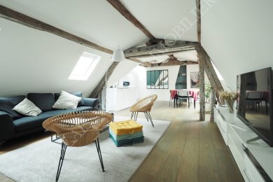 Paris 1er  – Danielle Casanova / Marché Saint-Honoré
 Au sein d’un Hôtel Particulier début XVIIIème siècle 
Appartement / Loft  4 pièces avec 2 chambres + douche + bains
Location meublée - 102m² pondérés - Au 4ème et dernier étage 
 - Photo 1