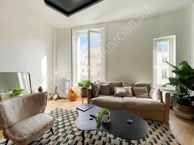 Paris 2ème - Choiseul / Quatre-Septembre 
Appartement d’architecte - Parfait état - Équipements de luxe
3 pièces traversant - 2 chambres + 2 Sdb + 2 wc
3ème étage avec ascenseur - Bel immeuble Haussmannien - Photo 1