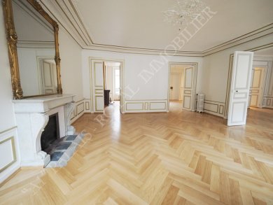 PARIS 1er (limite 8ème) - CONCORDE / SAINT-HONORÉ
LOCATION VIDE - RÉSIDENCE SECONDAIRE
BEL APPARTEMENT CLASSIQUE - 3e + ASCENSEUR
7 PIÈCES - 4/5 CHAMBRES - RÉNOVATION RÉCENTE - Photo 1