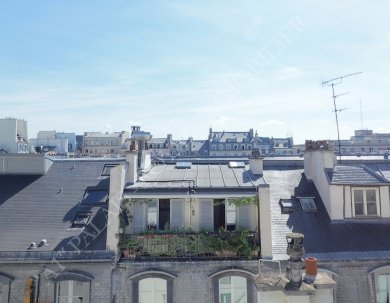 Paris 1er – Proximité immédiate du Jardin du Palais-Royal
Immeuble XVIIème siècle avec jolie cage d’escalier 
Charmant 2 pièces - Prestations entièrement rénovées
4ème et 5ème étages - Vues toits et ciel - Plein soleil - Photo 1