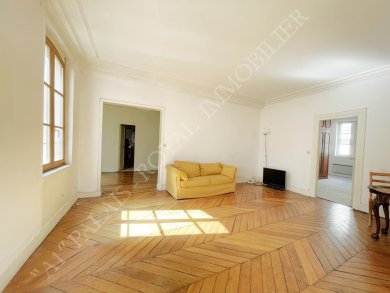 Paris 2ème – Petits-Pères / Bourse
Bel Immeuble XVIIIème - Au 3ème étage
Appartement familial - Traversant - 3 chambres
Prestations anciennes - Beau potentiel
 - Photo 1
