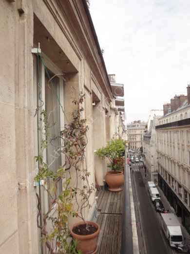 PARIS 1ER - PALAIS-ROYAL
ENTRE LA PL. DES VICTOIRES ET LE LOUVRE 
4 PIÈCES AVEC BALCON FILANT
ÉTAGE ÉLEVÉ – ASCENSEUR
EXCELLENT PLAN 

 - Photo 1