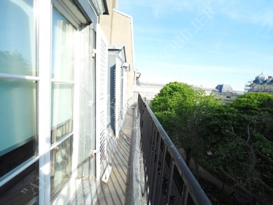 PARIS 2ÈME – ENTIÈREMENT SUR SQUARE LOUVOIS
CHARMANT 2 PIÈCES - BEAU VOLUME - ÉTAGE ÉLEVÉ
 ASCENSEUR - VUE DÉGAGÉE - BALCON FILANT
IDÉAL PIED À TERRE / INVESTISSEMENT
 - Photo 1