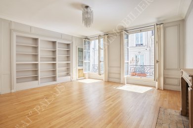 Paris 2ème – Petits-Champs / Palais-Royal
Immeuble XVIIème siècle - Beau Classique Traversant
3 Pièces 99,94 m² - 3ème étage - 2 Chambres
Parquets - Moulures - Cheminée - Volume - Soleil
 - Photo 1