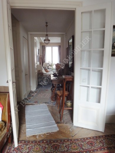 VENDU
PARIS 1ER
RICHELIEU / MONTPENSIER
À DEUX PAS DU JARDIN DU PALAIS-ROYAL
BEL APPARTEMENT TRAVERSANT - Photo 1