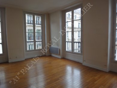 VENDU
PARIS 1ER
PETITS-CHAMPS / OPÉRA
DANS IMMEUBLE ANCIEN XVIIIème
APPARTEMENT D’ANGLE 
7 FENÊTRES SUR RUE
 - Photo 1