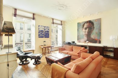 Paris 1er - Comédie Française / Saint-Honoré 
Immeuble fin XVIIème siècle  -  2ème étage 
Appartement classique traversant - 3,40m sous plafond 
Beaux volumes - 4 pièces - 105,85 m² loi Carrez 
 - Photo 1