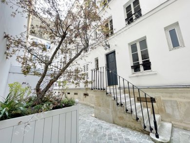 Paris 1er – Saint-Honoré - Cambon
Beau Studio - Emplacement 1er ordre
3 grandes fenêtres sur jolie cour pavée
Idéal placement ou pied à terre - Photo 1