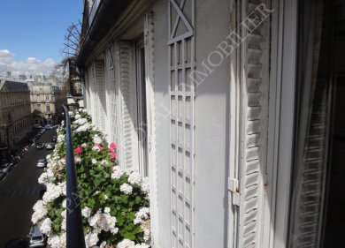 PARIS 1er
PLACE DES VICTOIRES / PALAIS ROYAL
APPARTEMENT 3 PIÈCES
VUE CIEL - PLEIN SOLEIL
BALCON FILANT - Photo 1