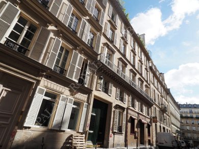 PARIS 1ER - RARE
A COTÉ DU JARDIN DES TUILERIES
BEL IMMEUBLE PDT – ASCENSEUR
APPARTEMENT 87,80 m² Loi CARREZ
CALME SUR COURS
 - Photo 1